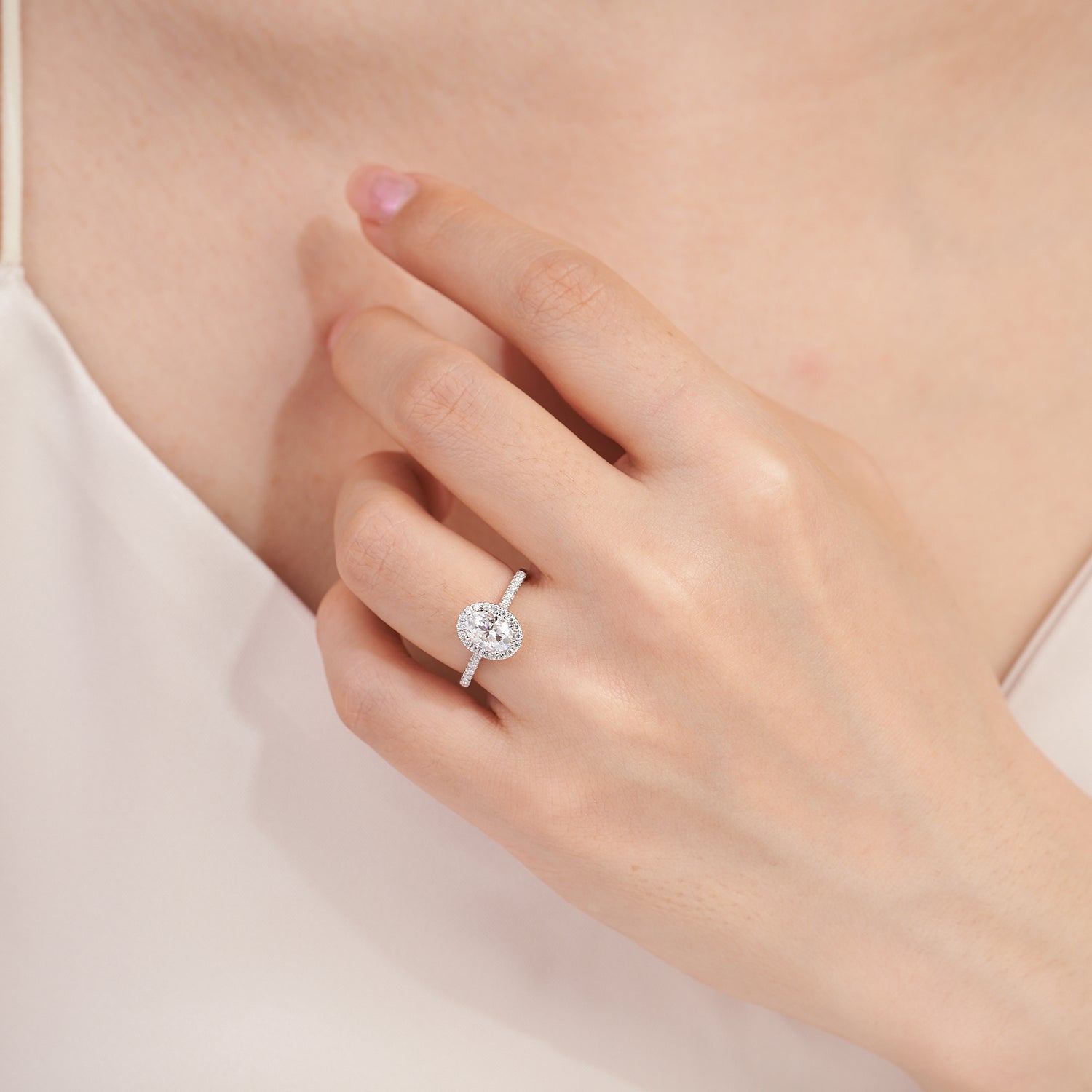 14K White Gold Oval Halo Moissanite Engagement Ring for Women 1 Carat