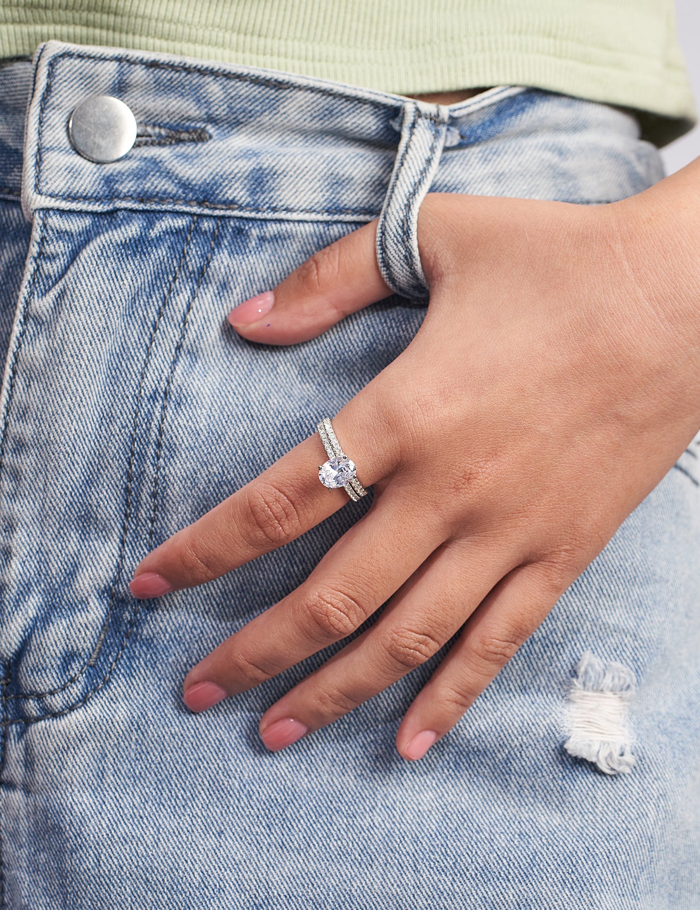 Moissanite Oval Engagement Rings for Women 2CT