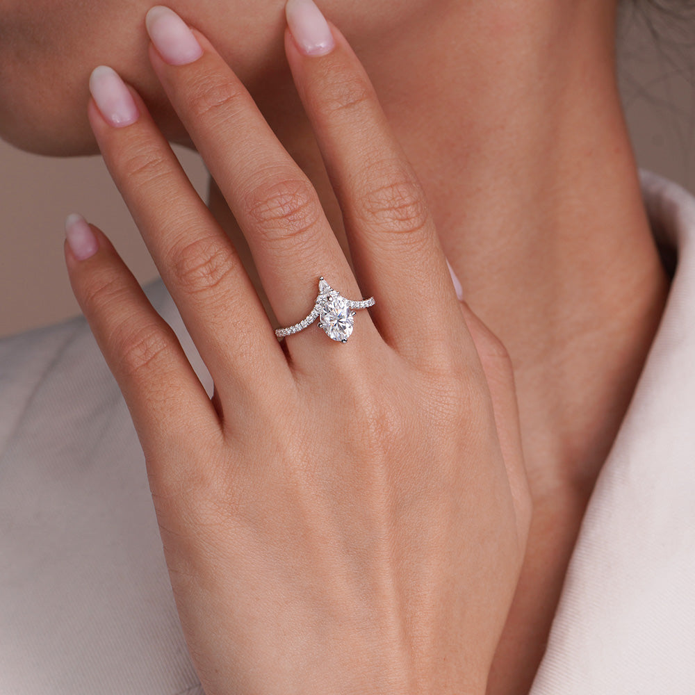 Lab Grown Diamond Oval V-Shaped Engagement Ring for Women
